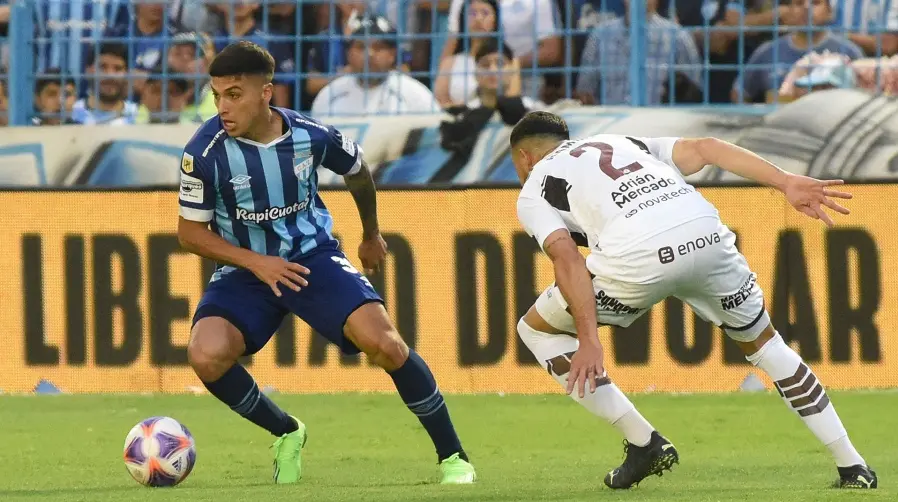 Atlético Tucumán luchó para ganarle a Platense y se subió a la punta