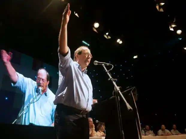 La UCR aprobó el acuerdo con el PRO y en clima tenso Sanz quedó como único candidato