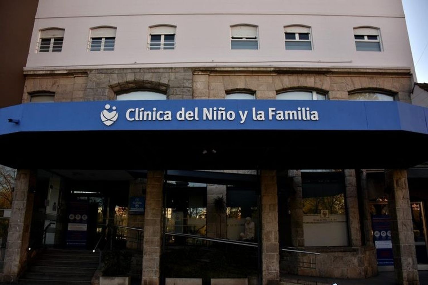 Llegó clínicamente muerto a la Clínica del Niño: lo reanimaron, le colocaron un stent y se recupera en terapia