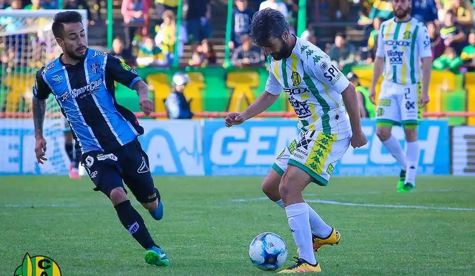 Aldosivi viaja a Córdoba con la baja de Diego Villar