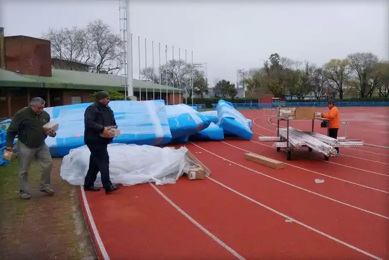 El Emder recibió equipamiento deportivo y electrónico del Enard
