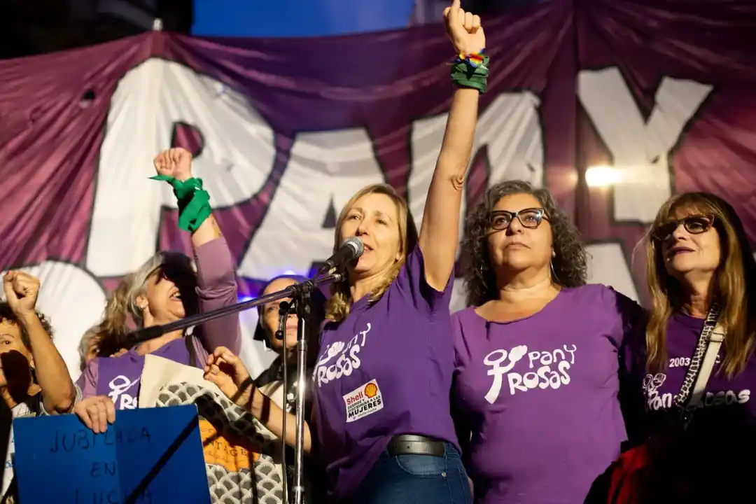 La diputada nacional Myriam Bregman y la legisladora porteña Andrea D‘Atri, integrantes de la agrupación Pan y Rosas. Foto: Agencia NA / PyR