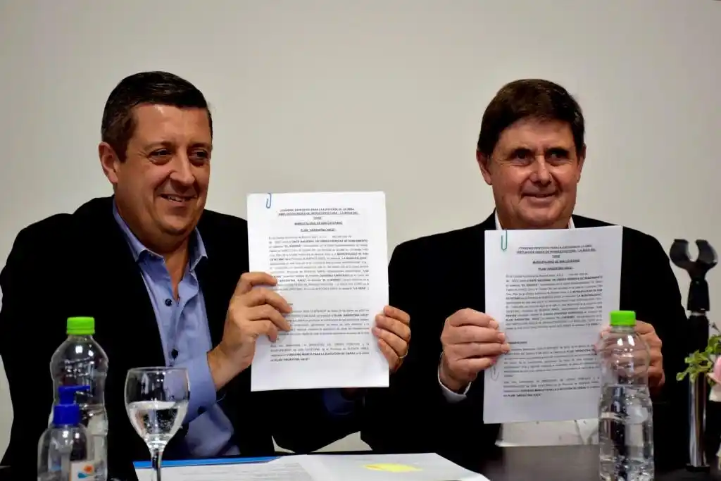 Firmaron el convenio para desagües cloacales en el barrio Boca del Tigre