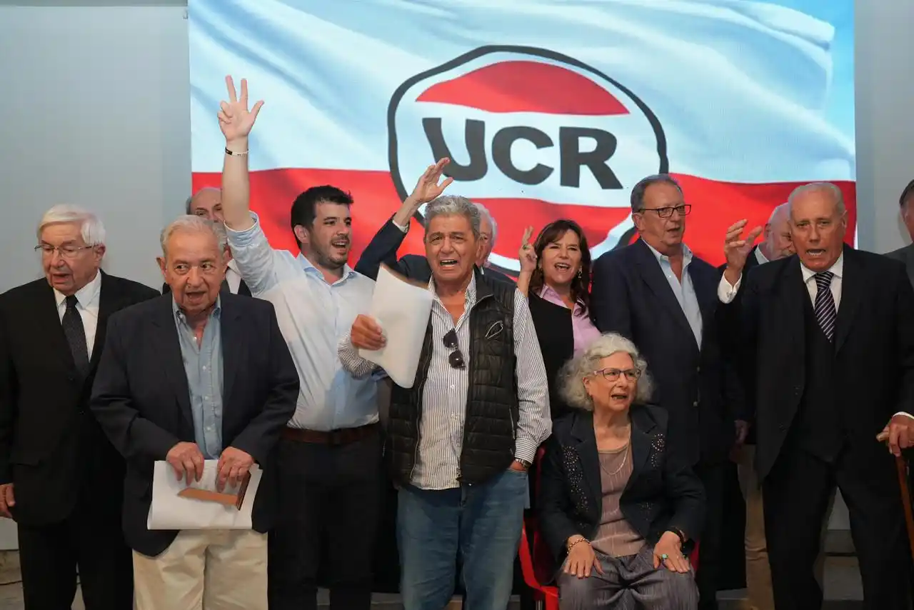 UCR homenaje