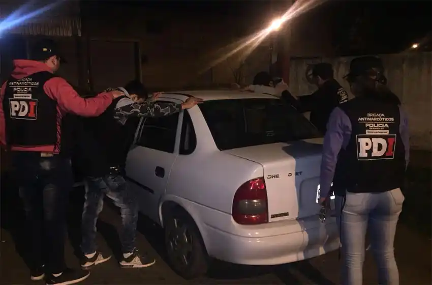 Fueron detenidos mientras intentaban trasladar cocaína adentro de una media