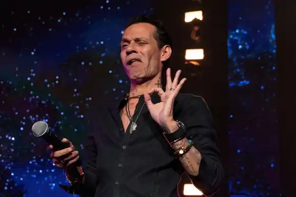 Marc Anthony se compromete por cuarta vez