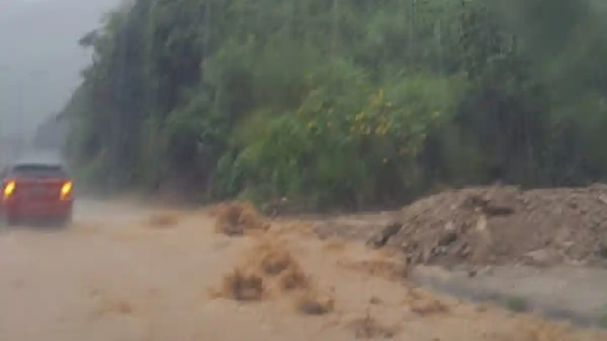 ¡ONDA TROPICAL 43! Lluvias no dejan a Caracas y parte del territorio nacional