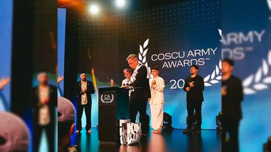 Momo ganó el premio “Streamer del Año” en los Coscu Army Awards
