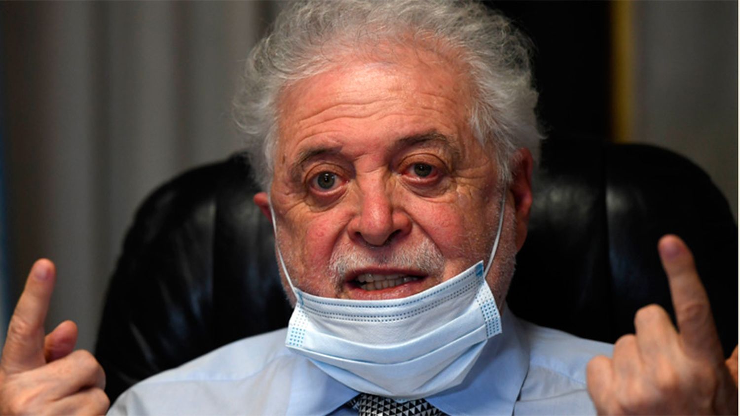 Ginés González García: "Si la gente no adopta una conducta distinta, esto va a tener un mal final"