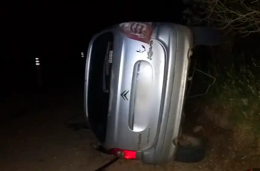 Borracho volcó su auto y sus tres nenes fueron llevados al Materno