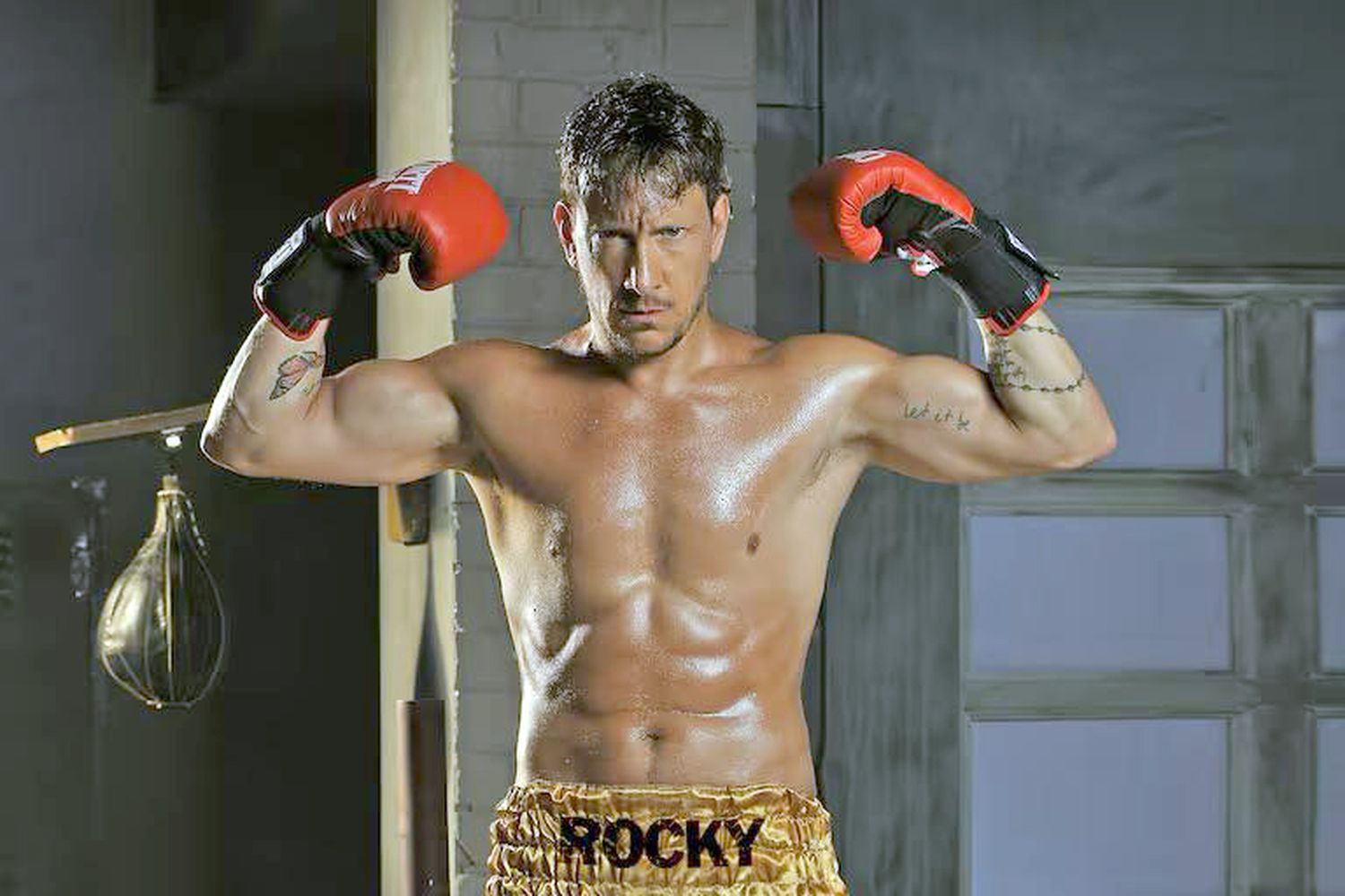 Nicolás Vázquez. Viajó a Filadelfia para grabar la campaña promocional de la adaptación teatral de Rocky.