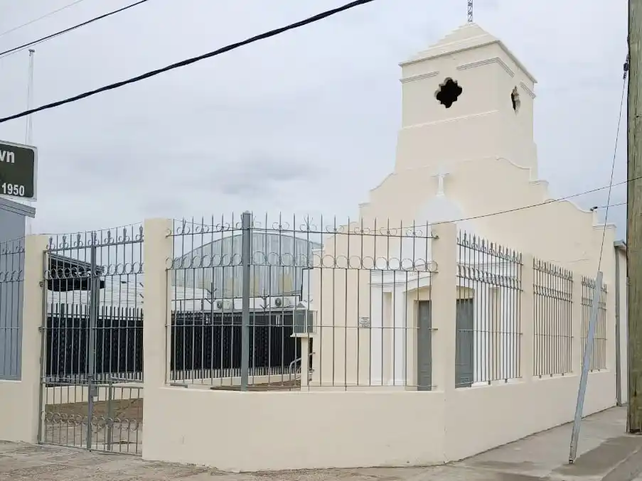 “La escuela está más tranquila y centrada en el aprendizaje”: destacan resultados positivos de la restricción del celular