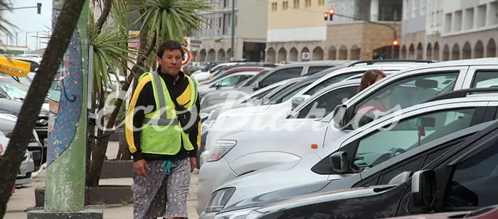 El desafío de estacionar en la Villa Díaz Vélez
