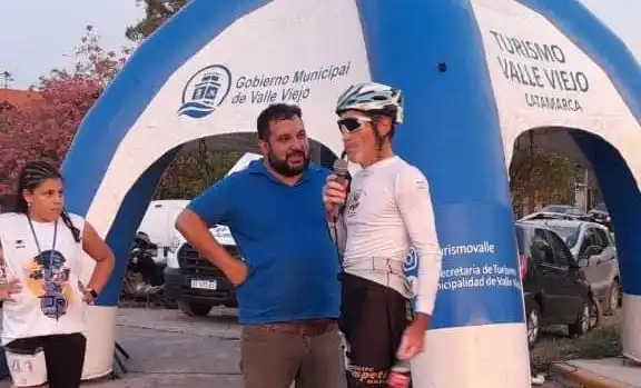 Miguel Flores es el entrenador de la preselección boliviana de patín.