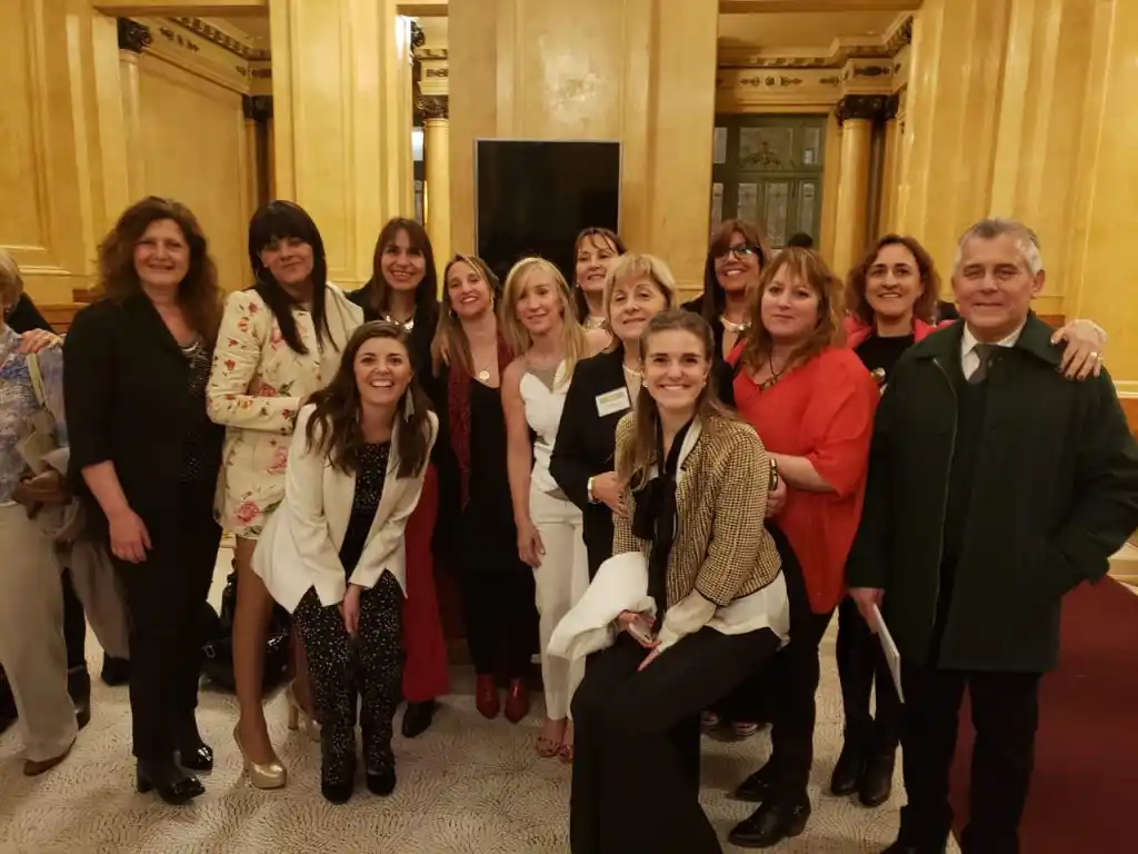 Directivos de escuelas de Tandil participaron de un importante acto en el Teatro Colón