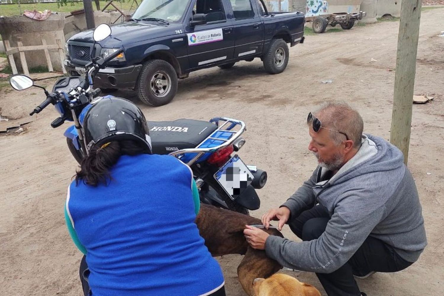 El equipo de Salud Animal y Zoonosis se acercó a barrio Italia