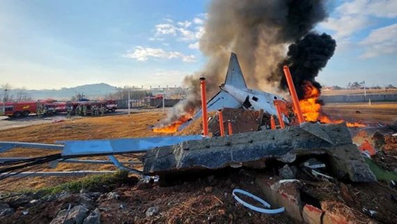 Un avión de Jeju Air en Corea del Sur se despistó, se incendió y causó al menos 176 muertos