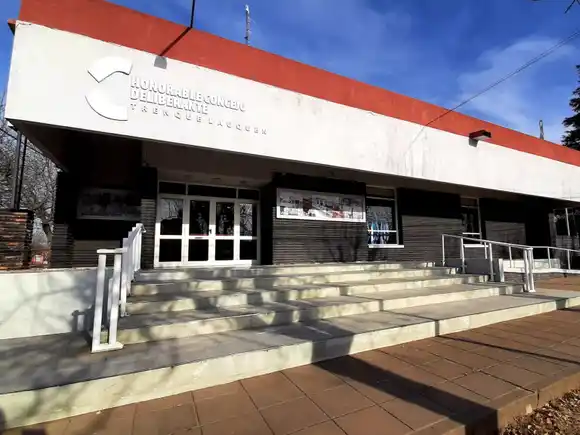 Piden destituir a un concejal de Trenque Lauquen por encubrir a un funcionario municipal