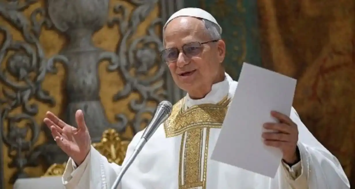 Hacia dónde conducirá el papa León XIV a la Iglesia Católica? Se sabe que en muchos aspectos defenderá las posturas de Francisco. Y en tal sentido debe interpretarse su reciente reclamo por la paz, y el ofrecimiento de su mediación.