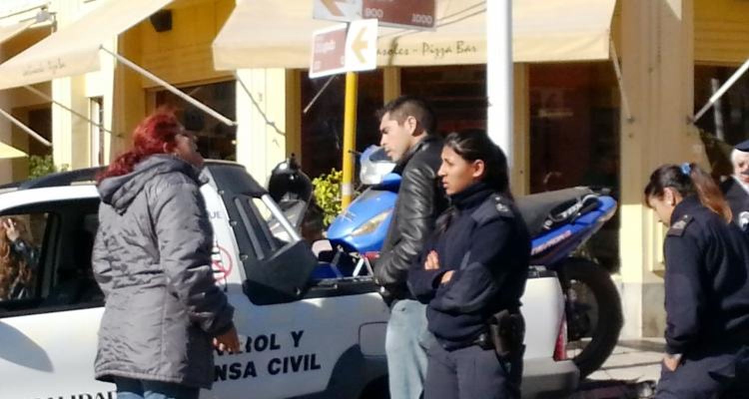 Le sacaron la moto e insultó a los inspectores