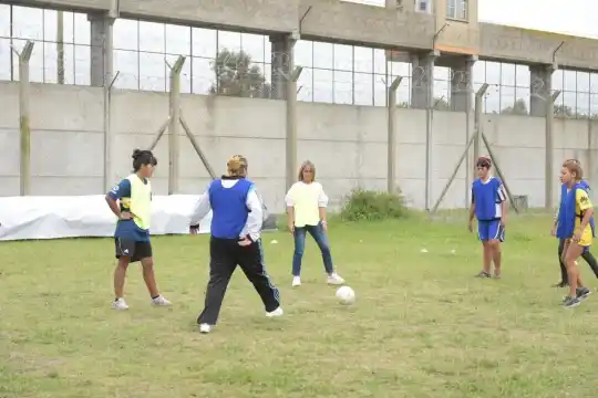 Fútbol y cárcel: crece el número de internas que lo practica y ya desafían a Boca
