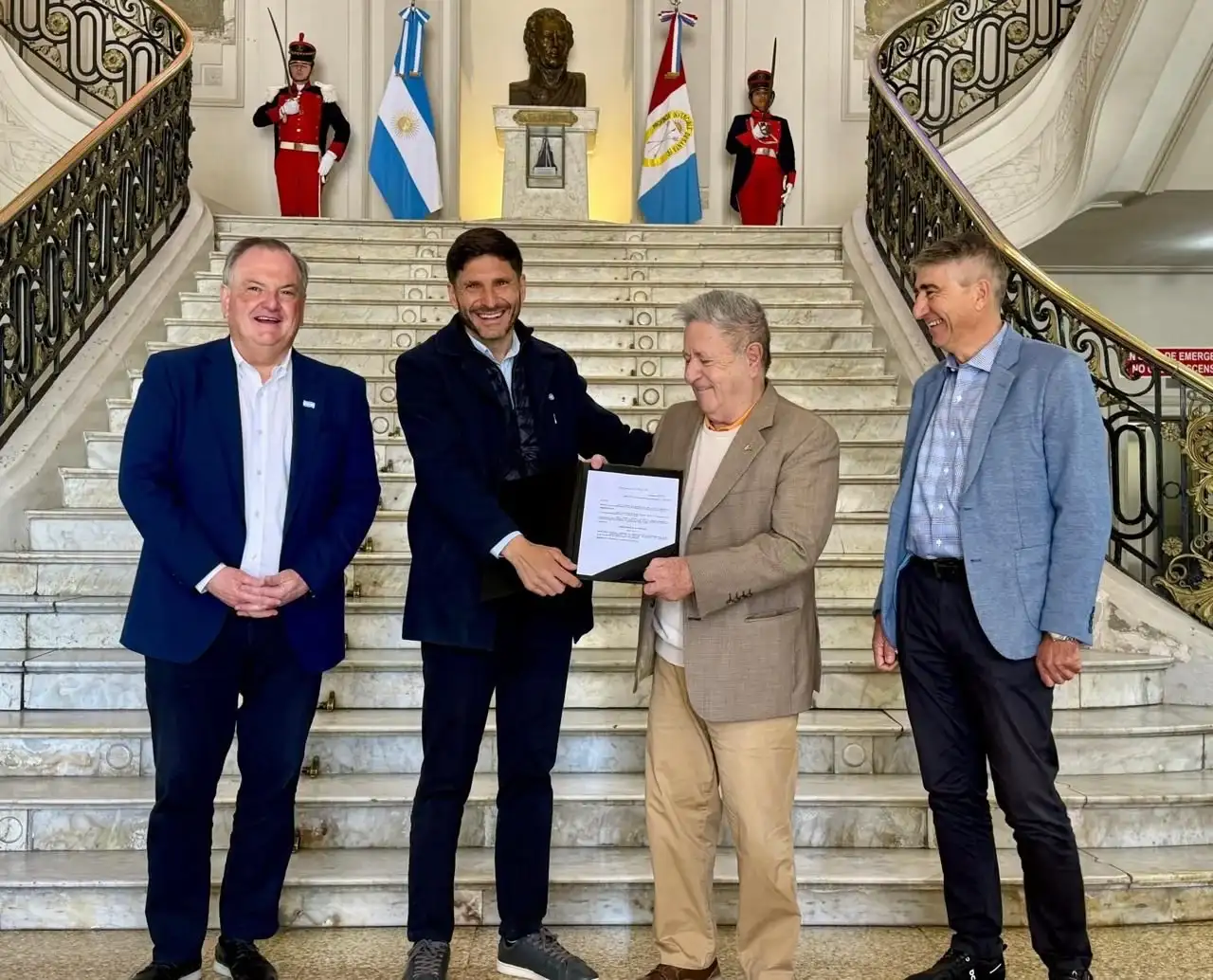 El expresidente fue recibido institucionalmente en la Casa de Gobierno.