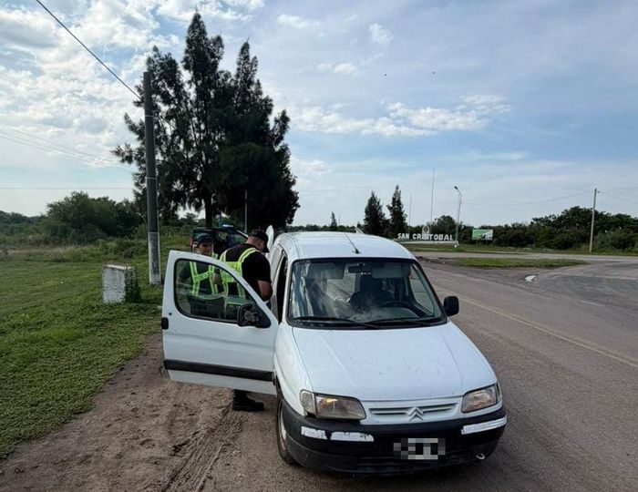 Hallaron una escopeta y municiones durante un control vehicular en Ruta Provincial 13 - 1
