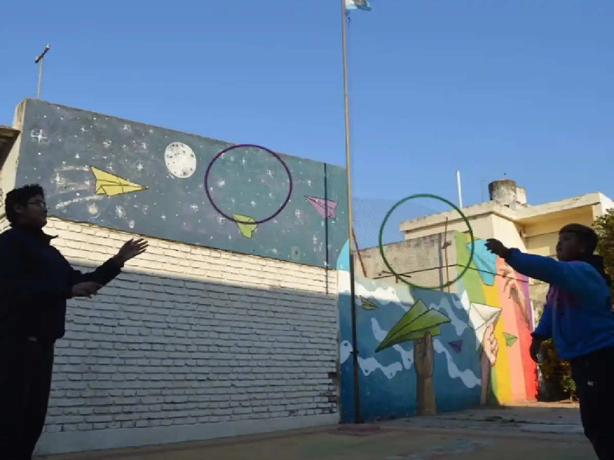 Escuela de Coaching Ontológico entregó donación a La Luciérnaga