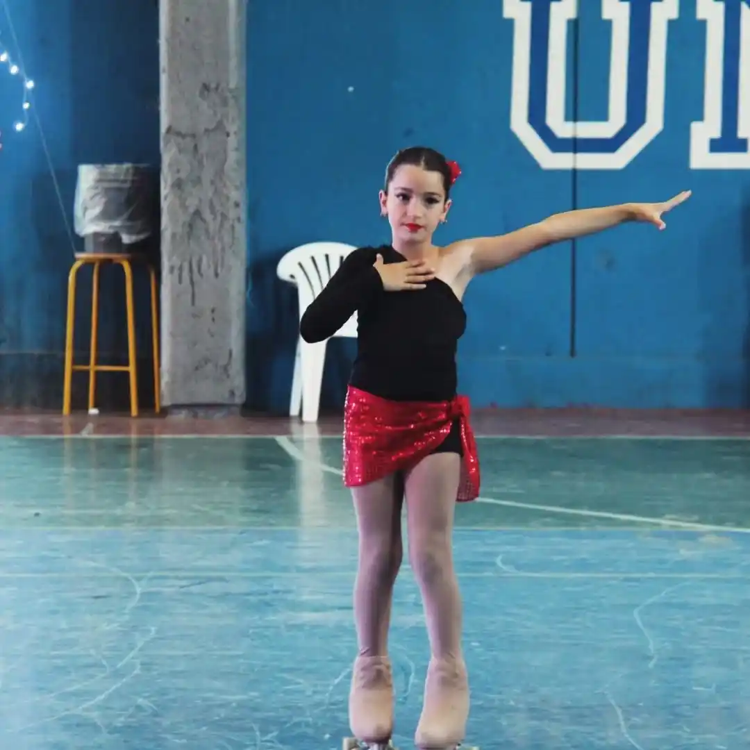 La patinadora tandilense Lola Olivera
