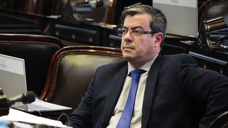 El titular del bloque de Unión por la Patria, Germán Martínez, acusó al oficialismo de montar “una trampa”