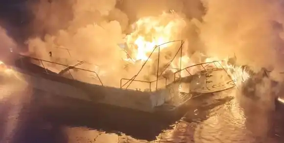 Tres embarcaciones consumidas por el fuego en el Club Náutico de Paraná: investigan el origen del incendio