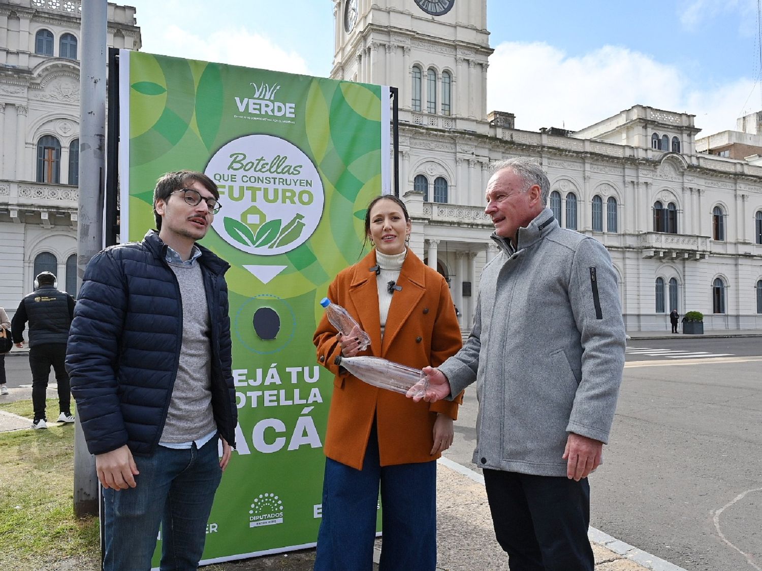 Ministro de Planeamiento, Infraestructura y Servicios, Darío Schneider; la secretaria de Participación y Atención Ciudadana, Valentina Gotte y el director de Vinculación Ciudadana, Agustín Curuchet