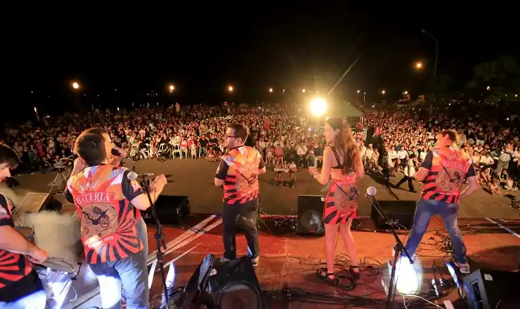 Gualeguaychú lanzó la temporada turística a puro carnaval