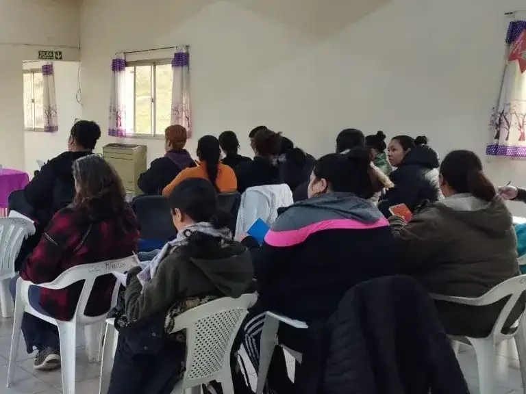 Los participantes recibieron herramientas y conocimientos para la correcta manipulación, elaboración y conservación de alimentos seguros.