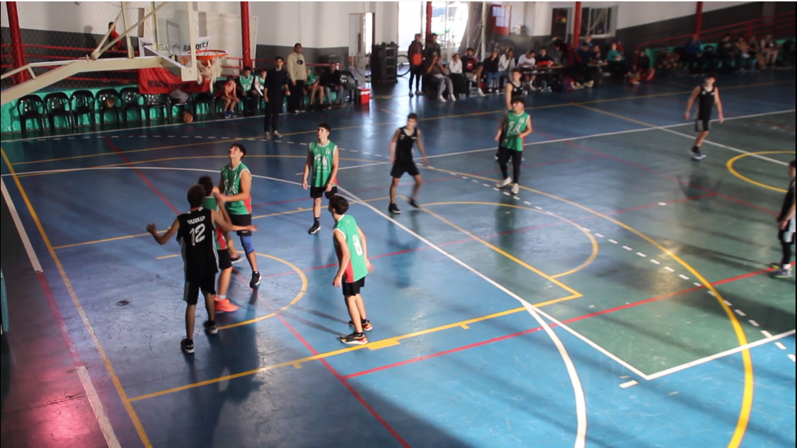 La escuela de básquet municipal ilusiona con su participación en la Liga del Centro