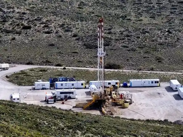 Una empresa de energía anunció que encontró gas similar al que hay en Vaca Muerta en Chubut