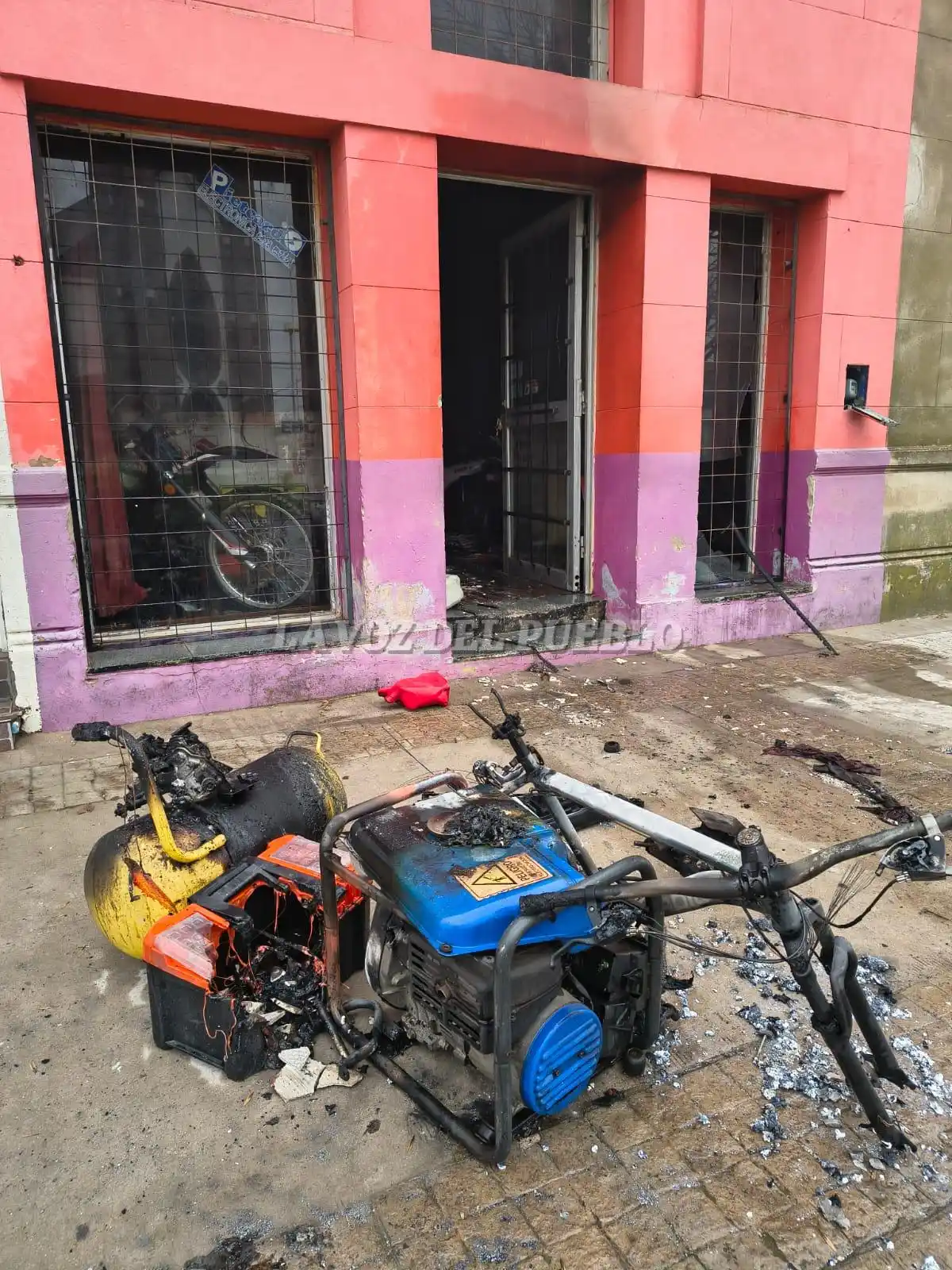 El fuego se habría iniciado a raíz de un cortocircuito
