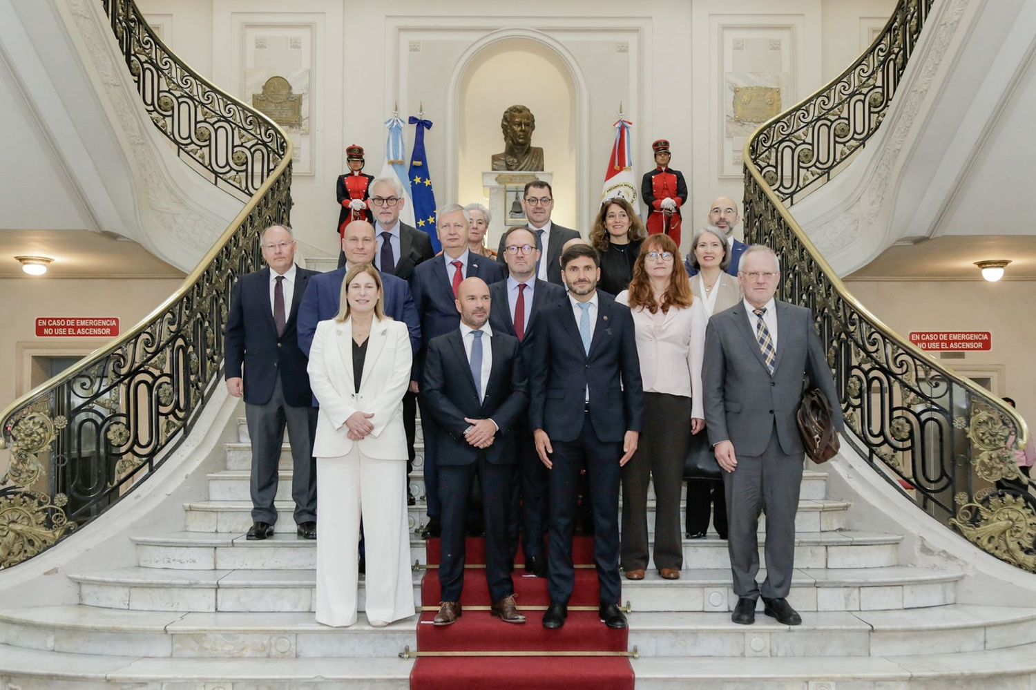 Pullaro y Scaglia recibieron a los representantes diplomáticos.