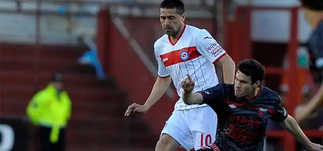 Con Riquelme en cancha, Argentinos perdió con Colón por 2 a 0