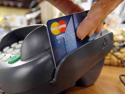 El Bcra reglamentó los pagos en cuotas con dólares.