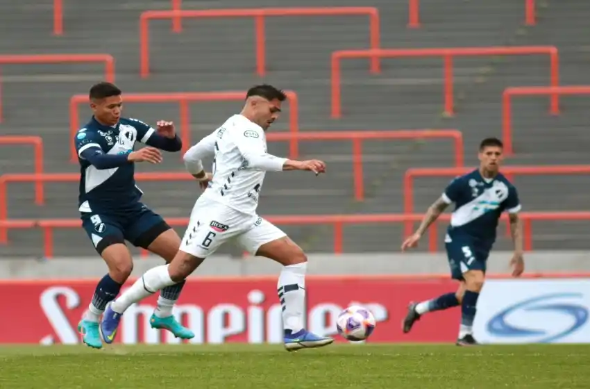 Con la tranquilidad de la permanencia, Alvarado se despide como local ante Ferro