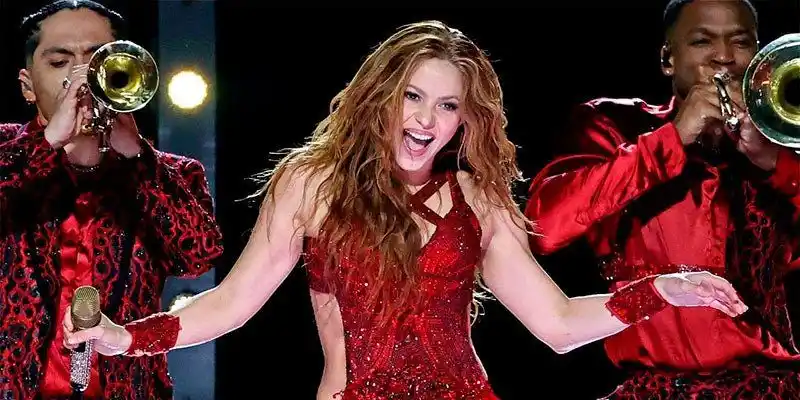 Shakira estudia demandar a raperos