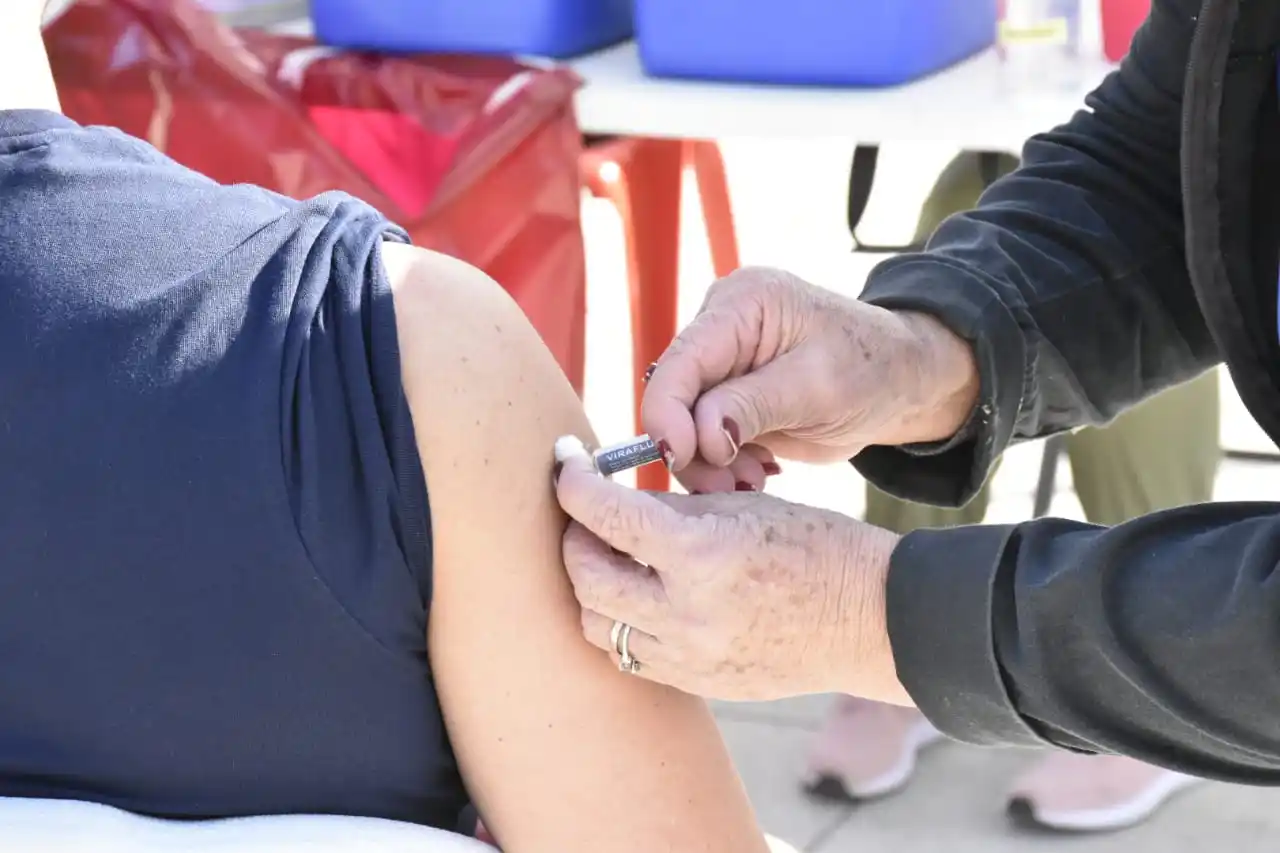 Covid-19: las carpas de vacunación funcionarán sábado y domingo durante diciembre