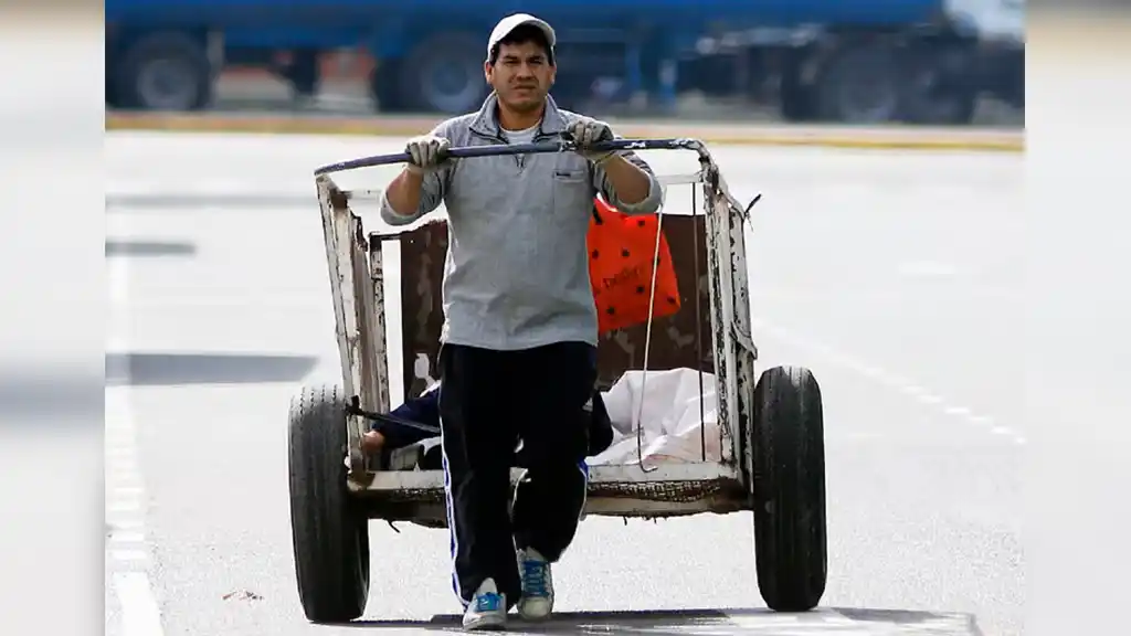 La pobreza afecta a cuatro de cada diez argentinos, según el Indec