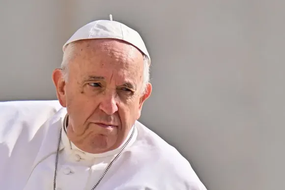 El Papa no asistirá al Vía Crucis en el Coliseo de Roma por el "intenso frío"