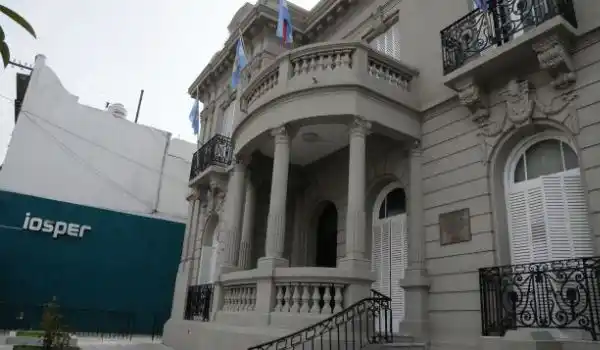 Iosper y las clínicas acercaron posiciones 