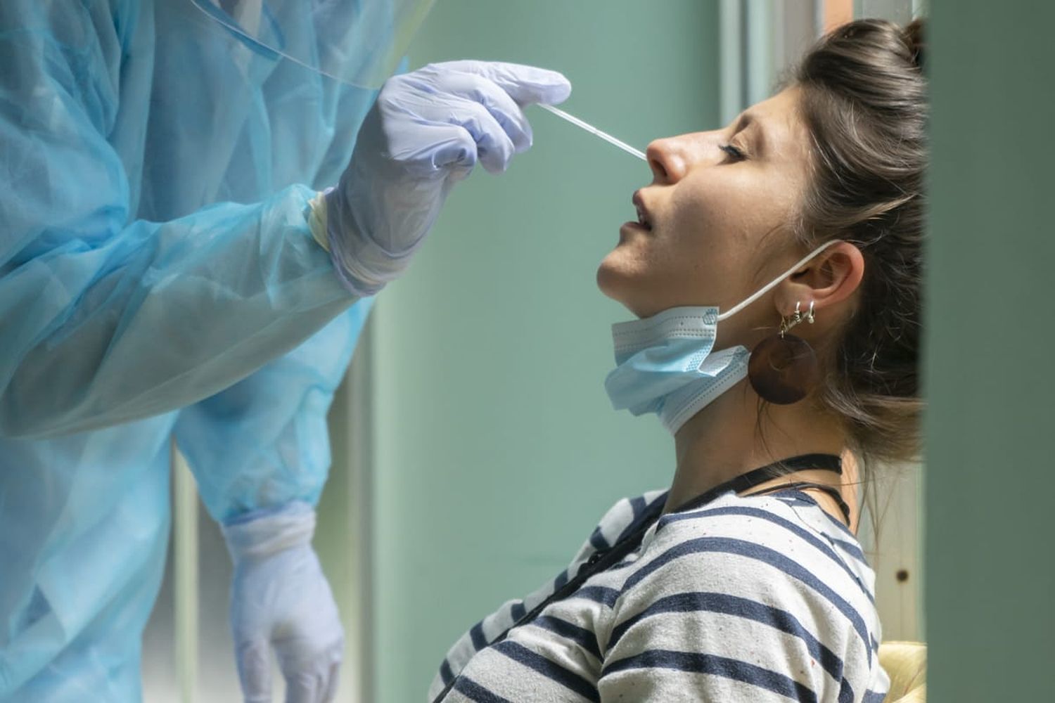 Salud definió a qué personas les harán un hisopado en el sistema sanitario público