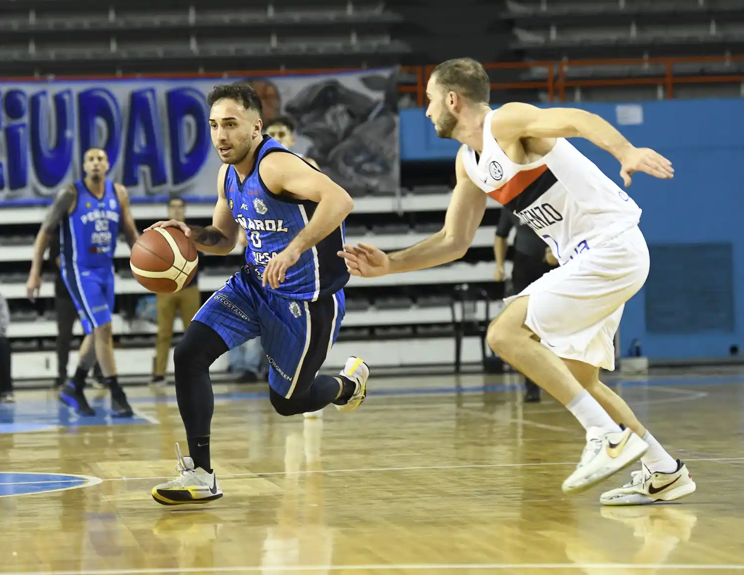 Peñarol se sigue fortificando en el Polideportivo