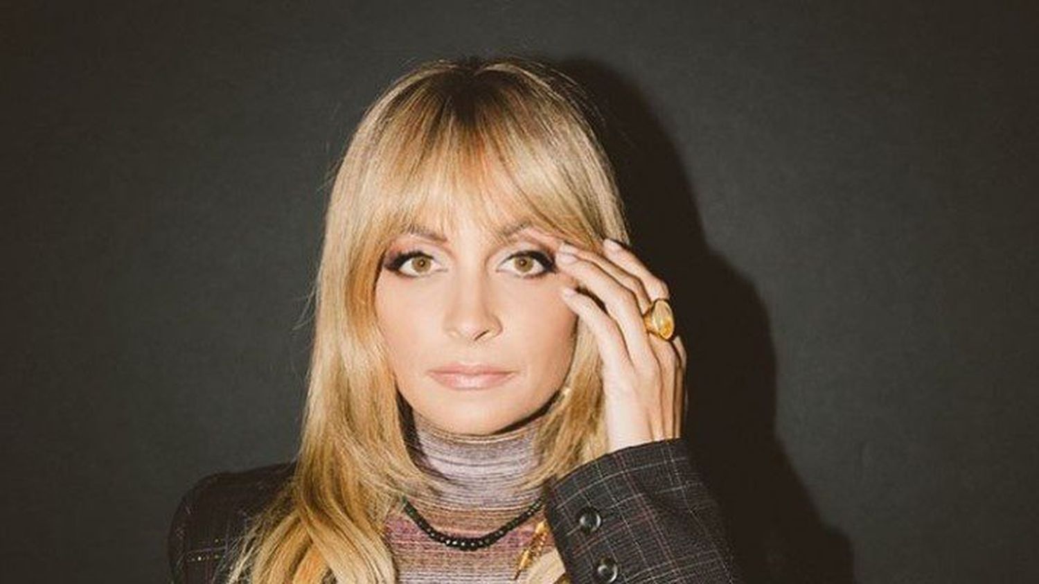 Nicole Richie canta cumpleaños y se incendia (Video)