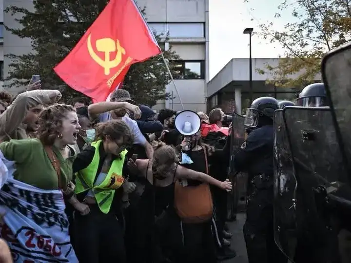 La protesta estudiantil crece en Francia.
